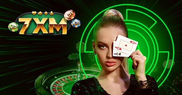 Dealer profesional koboi88 melakukan pengundian Live Sic Bo dengan cangkir transparan